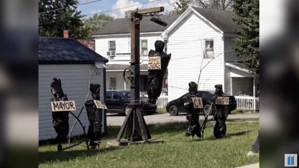 Kentucky man's halloween decorations